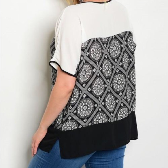 🌻2 for $20🌻 PLUS SIZE: Black and White Top - Picture 4 of 4